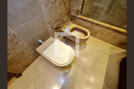 Apartamento para alugar com 353m², 4 quartos e 1 vaga Apartamento para alugar com 353m², 4 quartos e 1 vagaBanheiro social