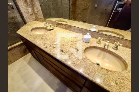 Apartamento para alugar com 353m², 4 quartos e 1 vaga Apartamento para alugar com 353m², 4 quartos e 1 vagaBanheiro social