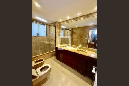 Apartamento para alugar com 353m², 4 quartos e 1 vaga Apartamento para alugar com 353m², 4 quartos e 1 vagaBanheiro social