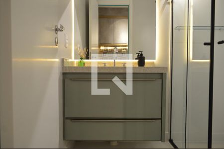 Banheiro de kitnet/studio para alugar com 1 quarto, 21m² em Vila Firmiano Pinto, São Paulo