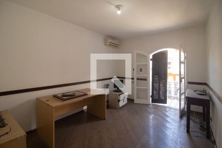 Casa à venda com 300m², 4 quartos e 8 vagasSuite