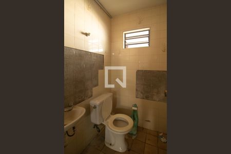 Casa à venda com 300m², 4 quartos e 8 vagasBanheiro de Serviço