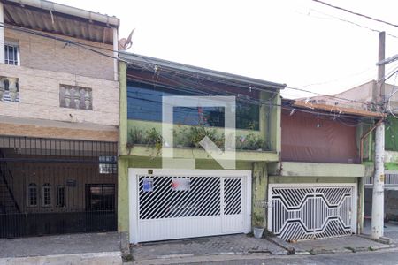 Casa à venda com 127m², 3 quartos e 2 vagas Casa à venda com 127m², 3 quartos e 2 vagasFachada