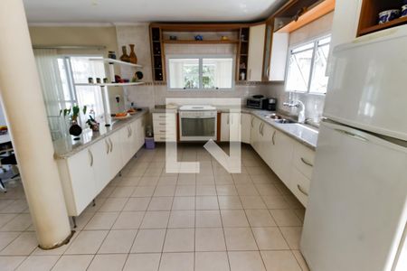 Casa à venda com 400m², 4 quartos e 4 vagas Casa à venda com 400m², 4 quartos e 4 vagasCozinha - Armários