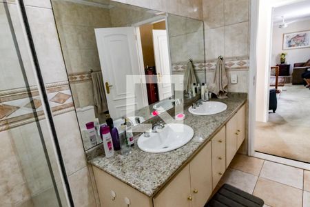 Casa à venda com 400m², 4 quartos e 4 vagas Casa à venda com 400m², 4 quartos e 4 vagasBanheiro da Suíte 3