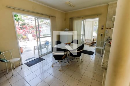 Casa à venda com 400m², 4 quartos e 4 vagas Casa à venda com 400m², 4 quartos e 4 vagasCopa
