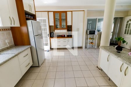 Casa à venda com 400m², 4 quartos e 4 vagas Casa à venda com 400m², 4 quartos e 4 vagasCozinha - Armários