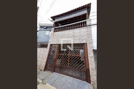 Casa à venda com 56m², 4 quartos e 1 vaga Casa à venda com 56m², 4 quartos e 1 vagaFachada