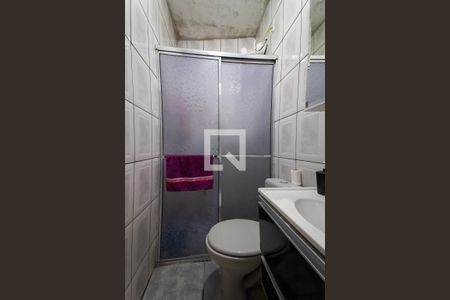 Casa à venda com 56m², 4 quartos e 1 vaga Casa à venda com 56m², 4 quartos e 1 vagaBanheiro