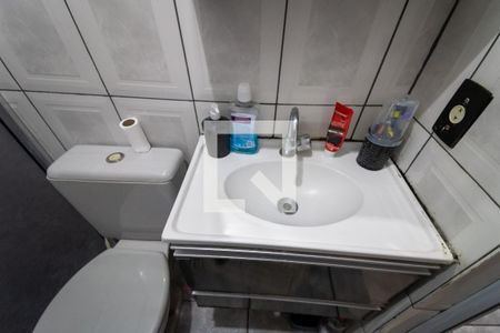 Casa à venda com 56m², 4 quartos e 1 vaga Casa à venda com 56m², 4 quartos e 1 vagaBanheiro