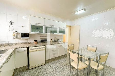 Apartamento à venda com 132m², 3 quartos e 2 vagas Apartamento à venda com 132m², 3 quartos e 2 vagasCozinha/Área De Serviço