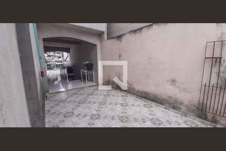 Casa à venda com 118m², 3 quartos e 4 vagas Casa à venda com 118m², 3 quartos e 4 vagasQuintal