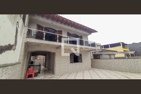 Casa à venda com 118m², 3 quartos e 4 vagas Casa à venda com 118m², 3 quartos e 4 vagasVaranda externa