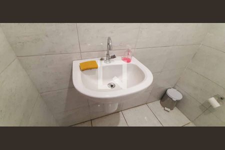 Casa à venda com 118m², 3 quartos e 4 vagas Casa à venda com 118m², 3 quartos e 4 vagasBanheiro da Garagem