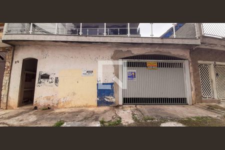 Casa à venda com 118m², 3 quartos e 4 vagas Casa à venda com 118m², 3 quartos e 4 vagasFachada da Casa