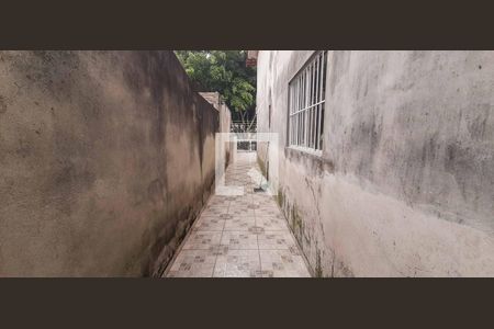 Casa à venda com 118m², 3 quartos e 4 vagas Casa à venda com 118m², 3 quartos e 4 vagasCorredor do Quintal