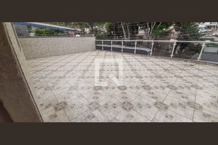 Casa à venda com 118m², 3 quartos e 4 vagas Casa à venda com 118m², 3 quartos e 4 vagasVaranda externa