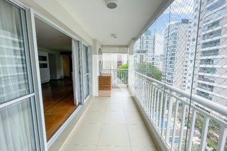 Apartamento à venda com 120m², 3 quartos e 2 vagasVaranda