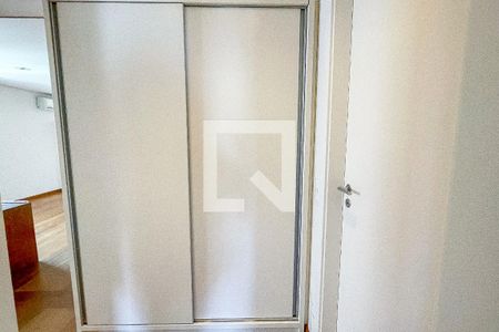Apartamento à venda com 120m², 3 quartos e 2 vagasQuarto 2