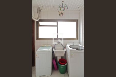 Apartamento à venda com 123m², 3 quartos e 2 vagas Apartamento à venda com 123m², 3 quartos e 2 vagasÁrea de Serviço