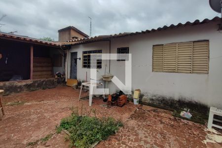 Casa à venda com 1000m², 2 quartos e 1 vagaQuintal