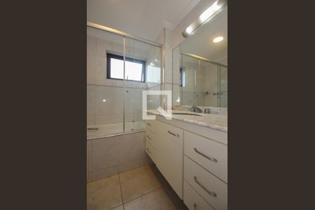 Apartamento à venda com 180m², 3 quartos e 3 vagas Apartamento à venda com 180m², 3 quartos e 3 vagasBanheiro Suíte 3