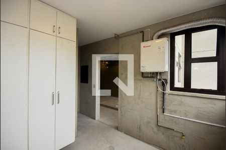 Apartamento à venda com 180m², 3 quartos e 3 vagas Apartamento à venda com 180m², 3 quartos e 3 vagasÁrea de Serviço