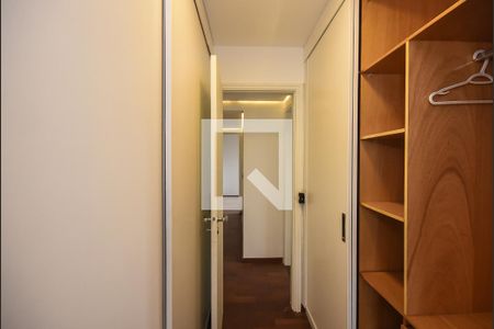 Apartamento à venda com 180m², 3 quartos e 3 vagas Apartamento à venda com 180m², 3 quartos e 3 vagasArmário da Suíte 3
