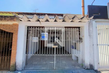 Casa à venda com 200m², 3 quartos e 1 vaga Casa à venda com 200m², 3 quartos e 1 vagaFachada