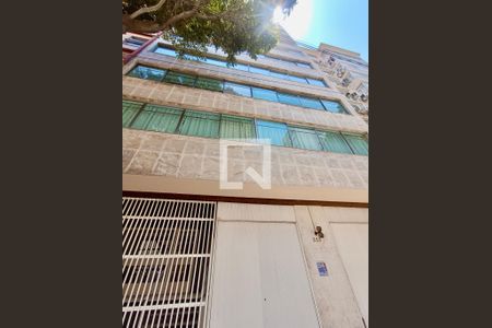 Apartamento à venda com 280m², 3 quartos e 1 vagaFachada com cartaz QA