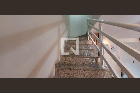 Escada de casa para alugar com 2 quartos, 86m² em Jardim Santo Alberto, Santo André