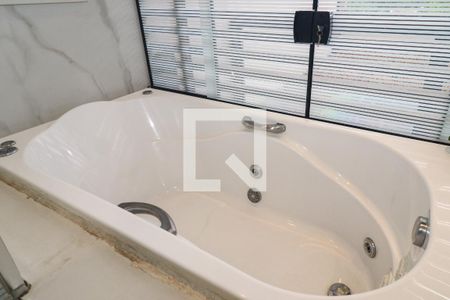 Casa à venda com 285m², 4 quartos e 2 vagas Casa à venda com 285m², 4 quartos e 2 vagasBanheiro da Suíte 1