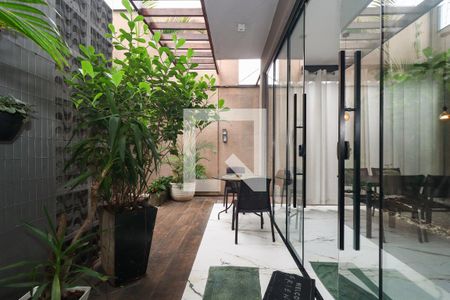 Casa à venda com 285m², 4 quartos e 2 vagas Casa à venda com 285m², 4 quartos e 2 vagasÁrea externa