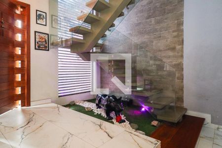 Casa à venda com 285m², 4 quartos e 2 vagas Casa à venda com 285m², 4 quartos e 2 vagasSala