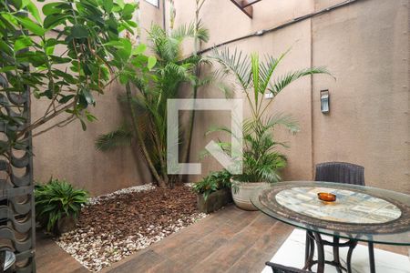 Casa à venda com 285m², 4 quartos e 2 vagas Casa à venda com 285m², 4 quartos e 2 vagasÁrea externa