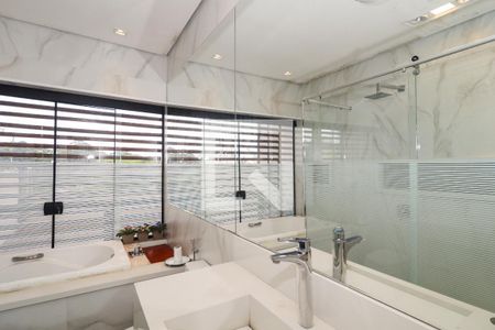 Casa à venda com 285m², 4 quartos e 2 vagas Casa à venda com 285m², 4 quartos e 2 vagasBanheiro da Suíte 1