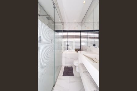 Casa à venda com 285m², 4 quartos e 2 vagas Casa à venda com 285m², 4 quartos e 2 vagasBanheiro da Suíte 1