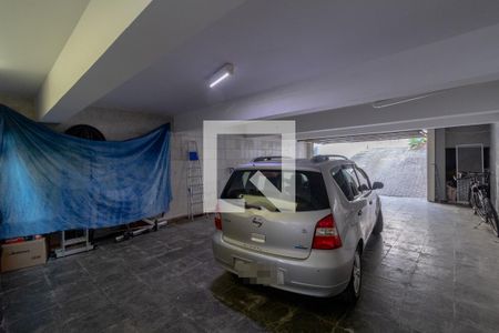 Casa à venda com 230m², 4 quartos e 4 vagas Casa à venda com 230m², 4 quartos e 4 vagasGaragem