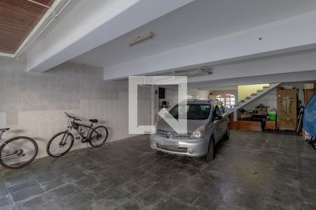 Casa à venda com 230m², 4 quartos e 4 vagas Casa à venda com 230m², 4 quartos e 4 vagasGaragem
