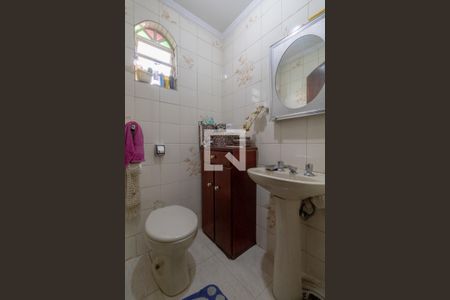 Casa à venda com 230m², 4 quartos e 4 vagas Casa à venda com 230m², 4 quartos e 4 vagasBanheiro 2