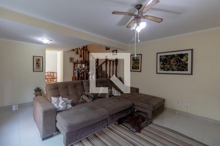 Casa à venda com 230m², 4 quartos e 4 vagas Casa à venda com 230m², 4 quartos e 4 vagasSala