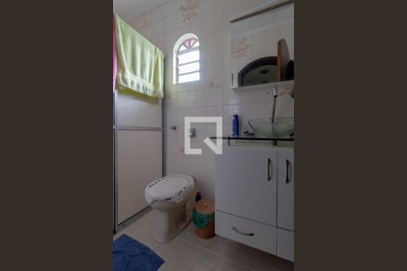 Casa à venda com 230m², 4 quartos e 4 vagas Casa à venda com 230m², 4 quartos e 4 vagasBanheiro 1