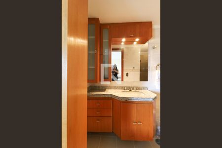 Apartamento à venda com 96m², 2 quartos e 2 vagasBanheiro - Quarto 1