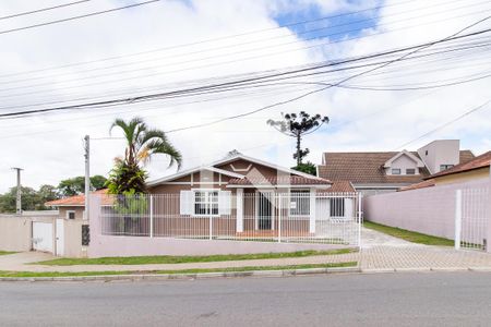 Casa para alugar com 200m², 4 quartos e 4 vagas Casa para alugar com 200m², 4 quartos e 4 vagasFachada