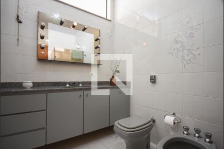 Casa à venda com 356m², 3 quartos e 4 vagasBanheiro Suíte 1