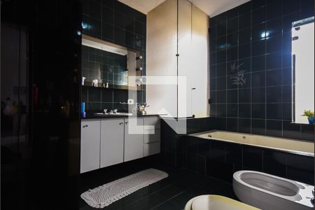 Casa à venda com 356m², 3 quartos e 4 vagasBanheiro Suíte 3