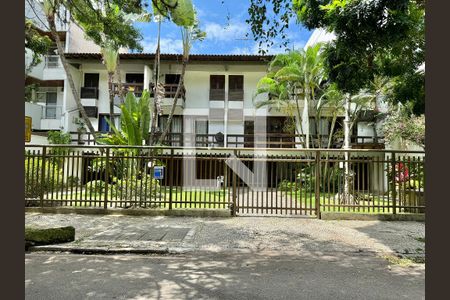 Apartamento à venda com 120m², 2 quartos e 1 vagaFachada