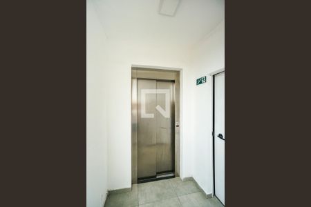 Apartamento para alugar com 40m², 2 quartos e sem vaga Apartamento para alugar com 40m², 2 quartos e sem vagaHall do elevador
