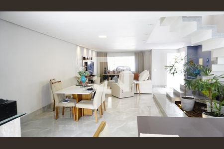 Sala de casa de condomínio para alugar com 3 quartos, 240m² em Jacarepaguá, Rio de Janeiro