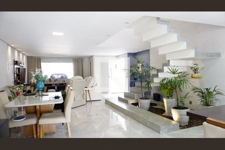 Sala de casa de condomínio para alugar com 3 quartos, 240m² em Jacarepaguá, Rio de Janeiro